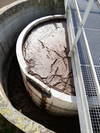 Compostage des boues d’épuration et digestats de boues d'épuration avec des structurants