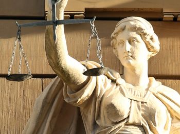 A quelle date une loi, un règlement ou tout acte administratif entre-t-il en vigueur?