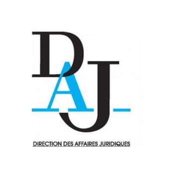 Comment est facturée la TVA lorsque le titulaire l’a omise dans l’acte d’engagement?