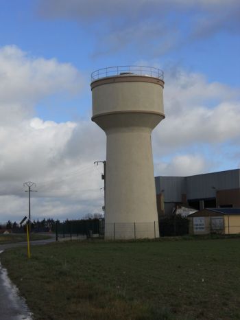 Est-il possible d'interdire la construction d'habitations à proximité d'un château d'eau?