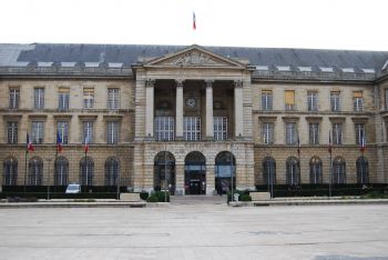 Le maire peut-il ester en justice au nom de la commune?