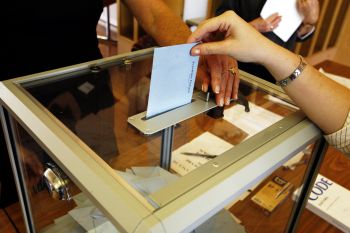 Lorsqu’un syndicat exerce la compétence eau sur une partie des communes membres et que celle-ci est exercée, pour les autres communes membres, par un autre EPCI, les délégués de celles-ci peuvent-ils prendre part au vote concernant l’eau ?