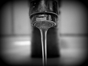Si un copropriétaire demande à être titulaire de son propre contrat d'eau, le service doit-il répondre favorablement?