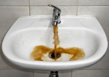 Un usager peut-il engager la responsabilité de la PRPDE pour délivrance d’une eau non conforme aux limites de qualité ? 