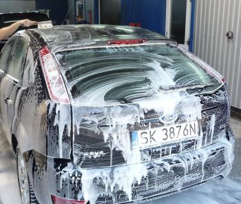 Une station de lavage de voiture s'alimente en eau via la récupération d'eaux pluviales et rejette les eaux usées dans le réseau public d'assainissement collectif. Comment facturer la redevance?