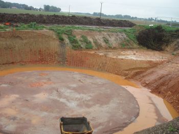 Une STEP doit être édifiée sur un terrain attenant à une zone dans laquelle une opération de déminage a été nécessaire. Le maître d’ouvrage a-t-il l’obligation juridique de procéder à une prospection sur ce terrain?