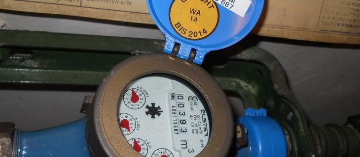 Qui doit réaliser les travaux en cas de réparation nécessaire sur la canalisation d'eau potable située après compteur ?